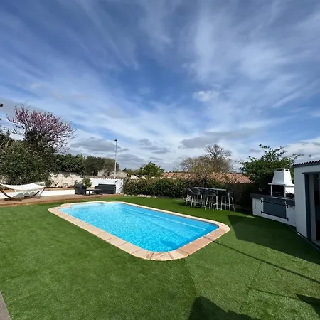 Holiday home Maison 3 Chambres, Piscine Privee Terrain De Petanque